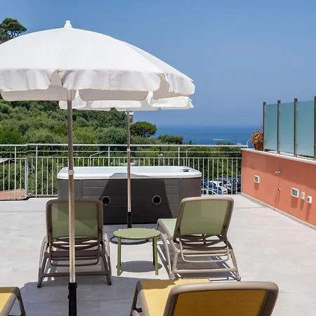 Futura Funky House - De Vivo Realty Apartment *